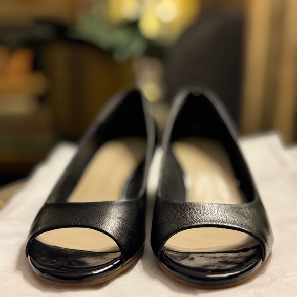 Cole Haan 1.5” Black Leather Wedge Peep Toes SIZE 5 - Picture 2 of 4